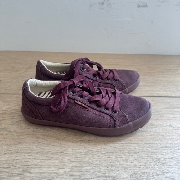 Taos Moc Star II Canvas Lace Up Sneakers in Purple Size 5 Walking Casual - Picture 5 of 6